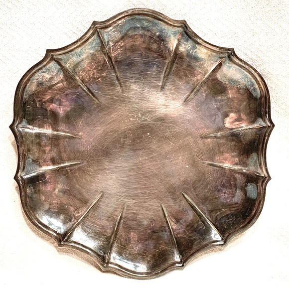 VINTAGE INTERNATIONAL SILVER CO CHIPPENDALE SCALLOPED 11” SILVERPLATED TRAY 6321 - Picture 1 of 3